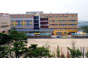 푸른솔초등학교 전경